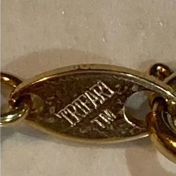 Trifari TM Gold Tone Teardrop Necklace. Late 1980’s-1999. - Picture 5 of 7